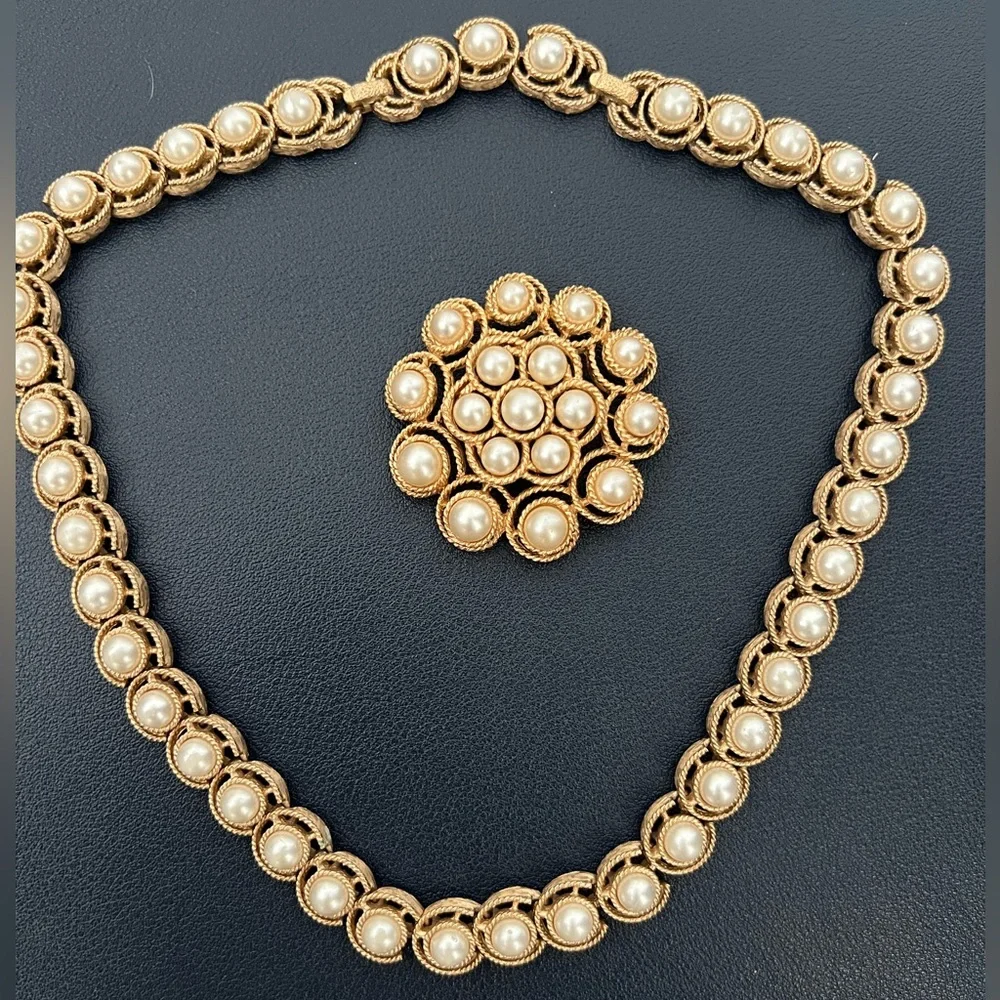 Vtg Crown Trifari Demi Parure Pearls Gold Tone Snowflake necklace and Brooch set - Picture 1 of 9